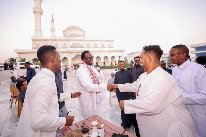 Deputy PM engages with Mogadishu residents, Discusses Security and Development