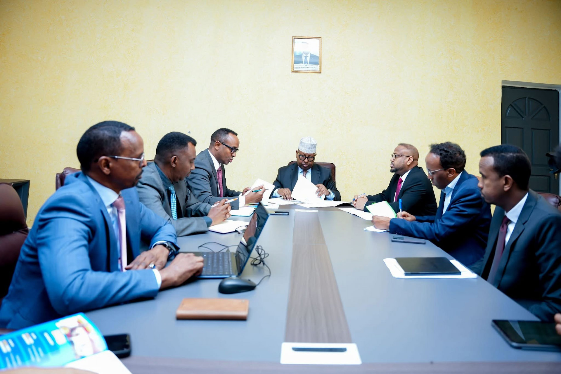 Foreign Minister Ahmed Fiqi Receives SoDMA Report on Escalating Humanitarian Crisis in Somalia