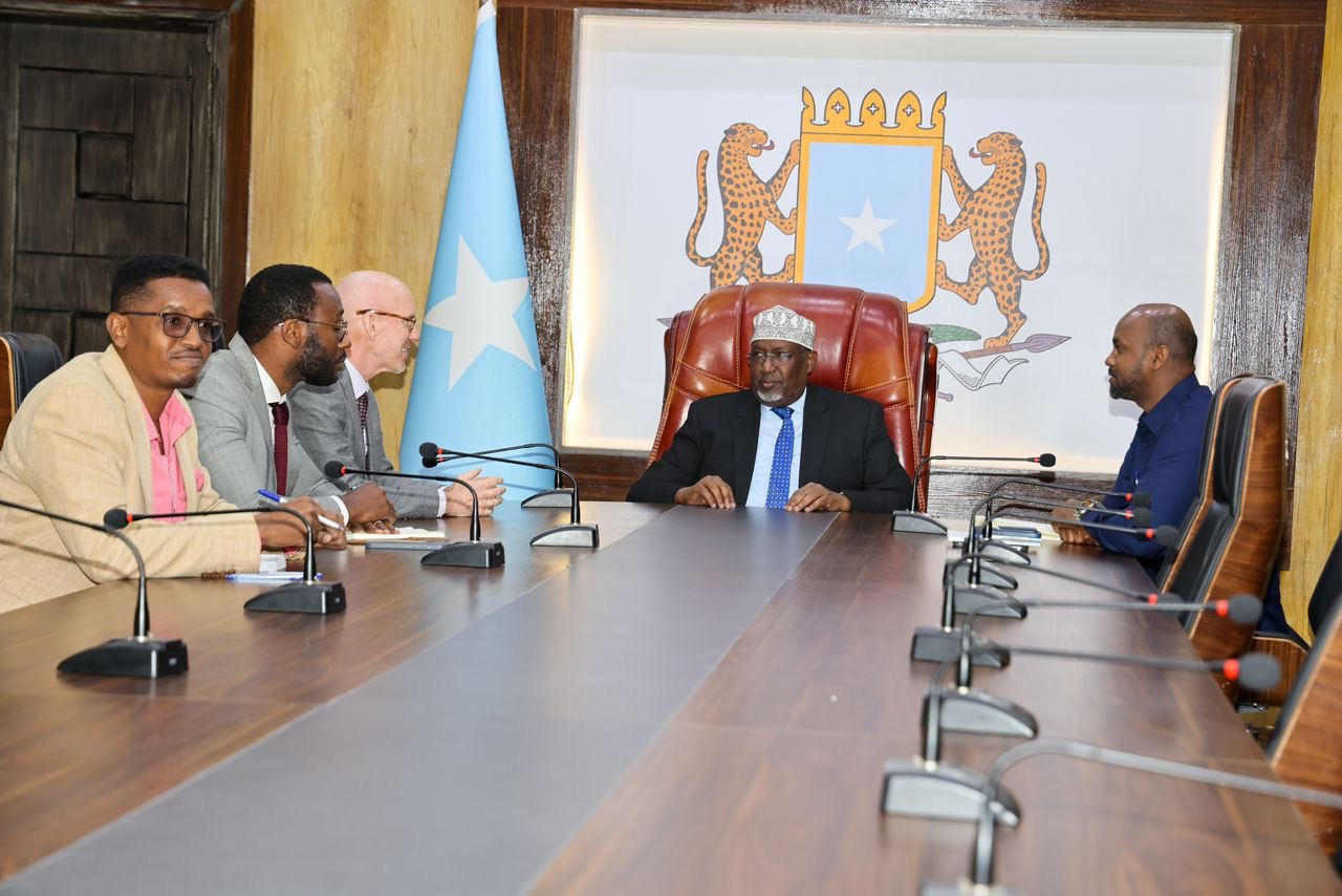 Speaker of the House of the People meets with UN envoy for Somalia