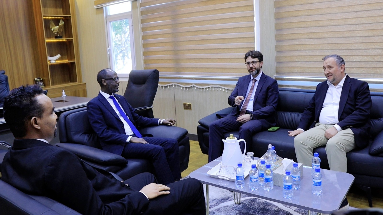 Minister of Ports receives Turkish Ambassador to Somalia