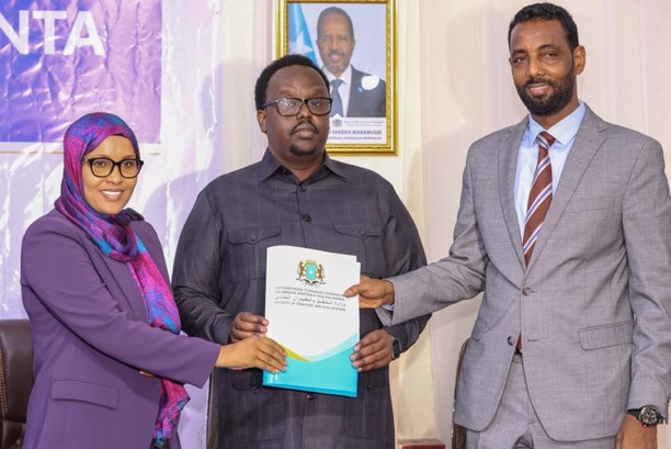 Deputy PM Salah Oversees Handover at Ministry of Transport and Civil Aviation