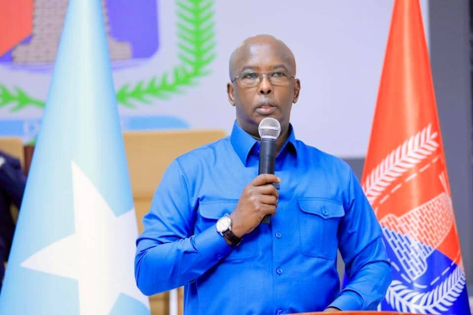 Benadir Governor Chairs Security Meeting to Bolster Support for Somali Forces