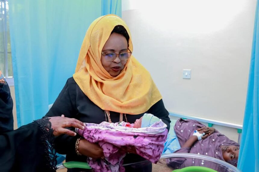 State Minister of Health Visits Mother of Quadruplets at Banadir Hospital