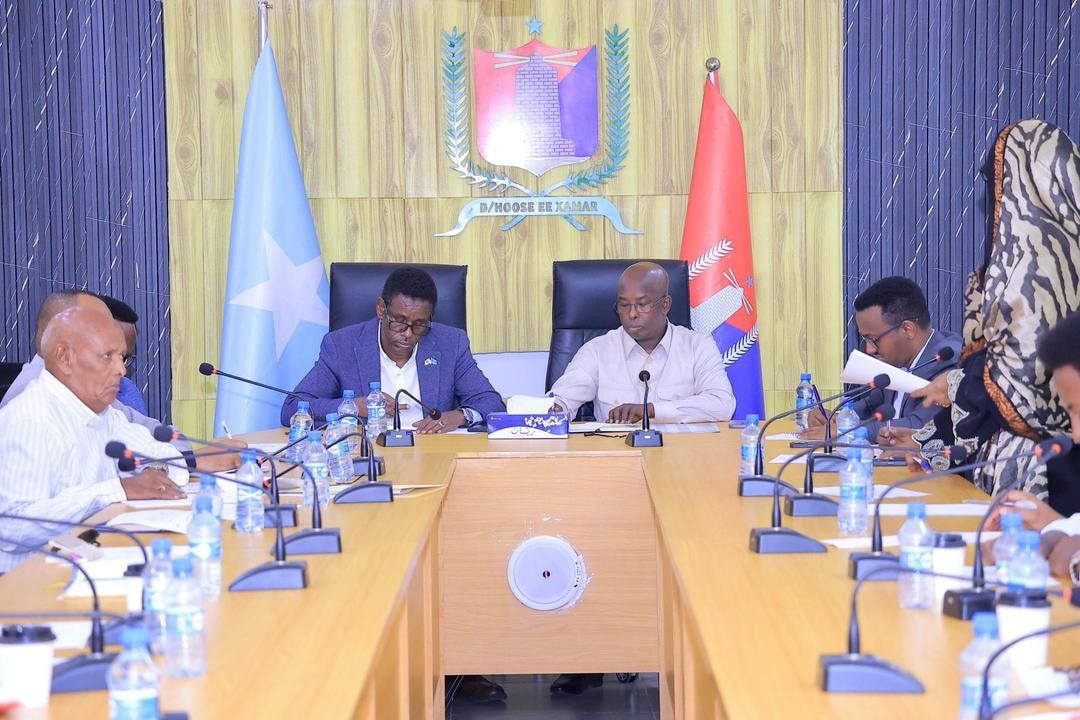 Minister of Internal Security and Mayor of Mogadishu Discuss Capital Security and Voter Registration