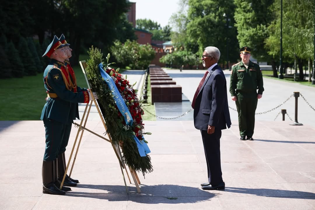 Upper House Speaker Pays Tribute at Kremlin Wall of Remembrance During Official Visit to Russia