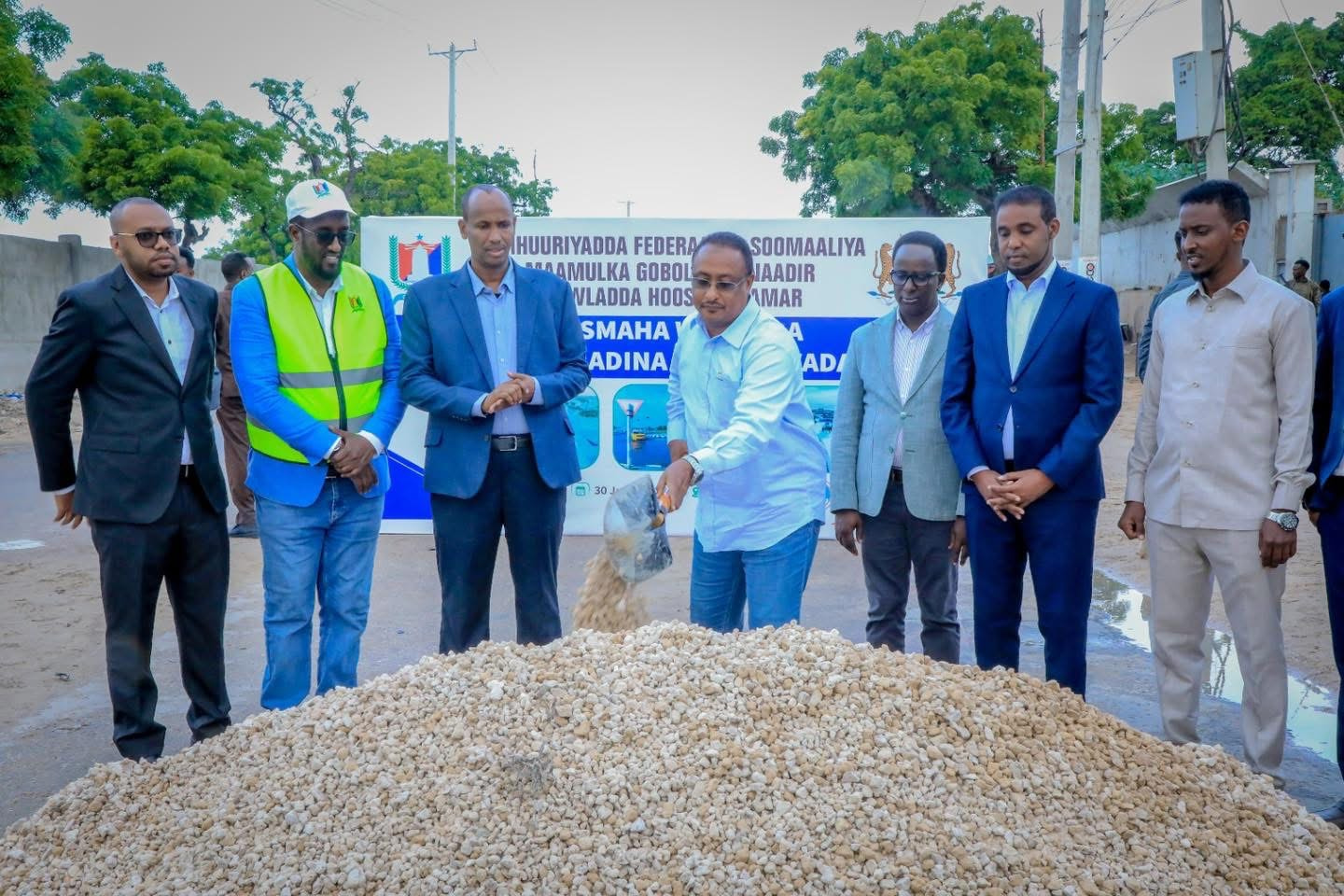Mayor of Mogadishu Lays Foundation Stone for Key Road Linking Banadir Junction to Wadajir District