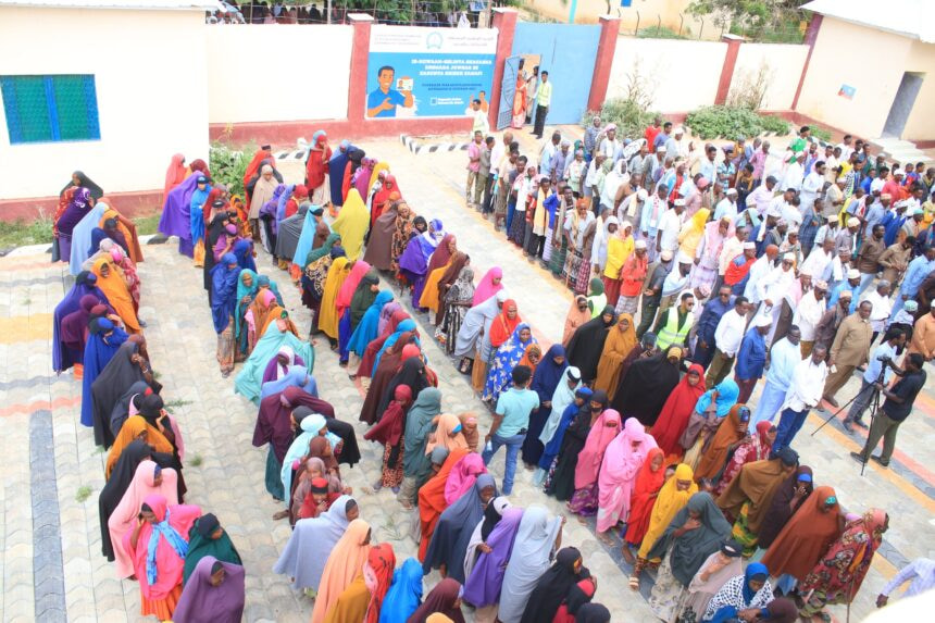 Voter registration process begins in Jowhar, residents queue in lines early