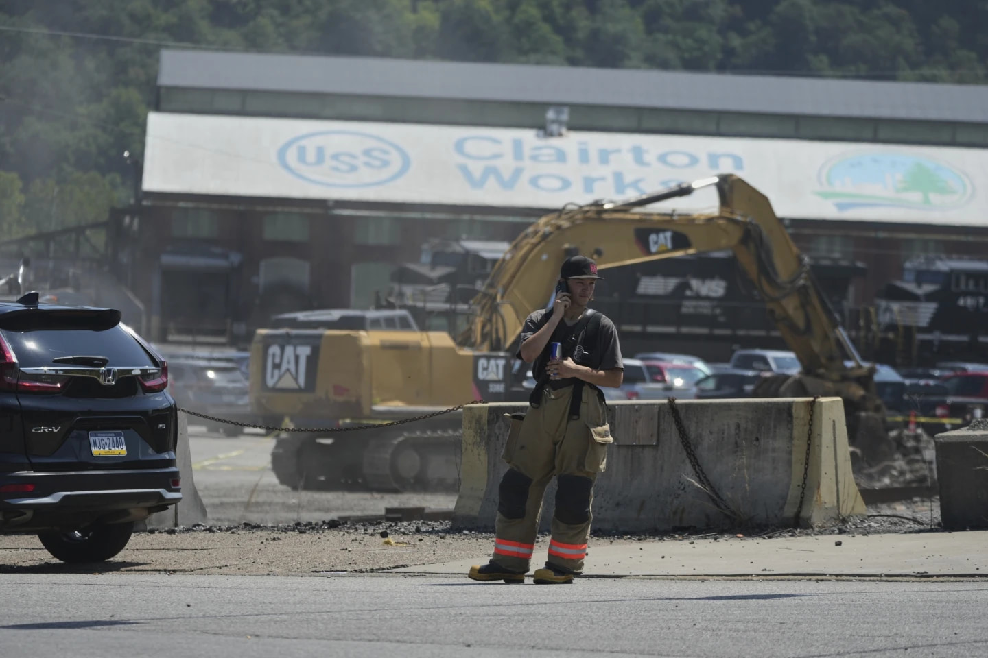 "Gunman Kills 3 in Texas; Explosion in Pennsylvania Leaves 2 Dead"