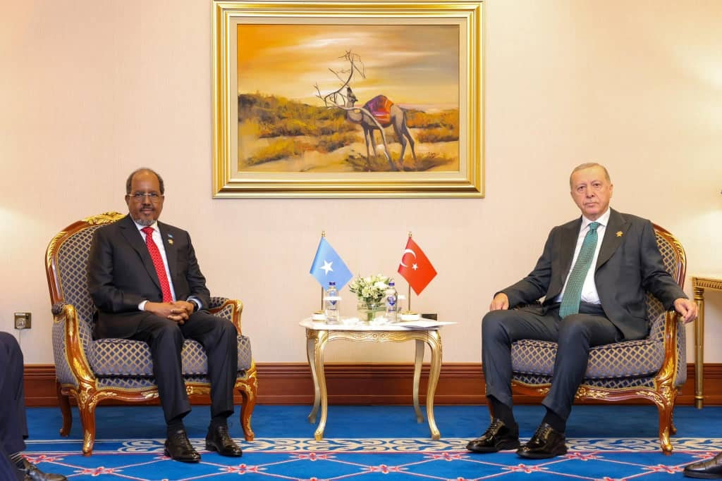 President Hassan Sheikh Meets Turkish President on the Sidelines of Arab-Islamic Summit in Doha