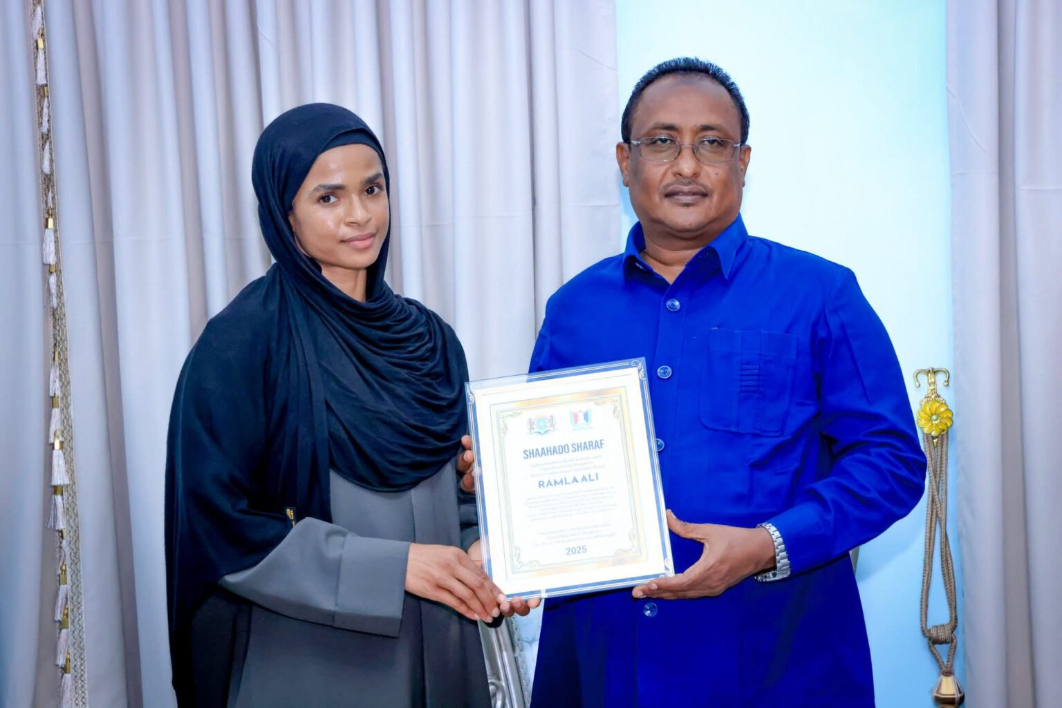 Mogadishu Mayor Honors Somali Boxing Champion Ramla Ali with Medal of Recognition