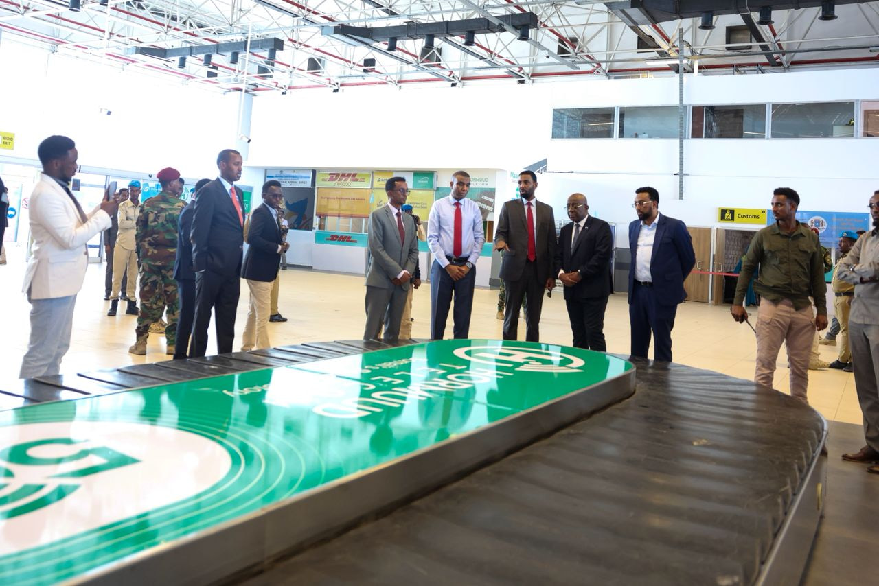 Prime Minister Hamza Praises Visible Improvements at Aden Adde Airport