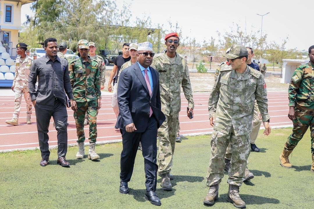 Defence Minister Inspects Gorgor Commandos’ Drills at TURKSOM Military Academy