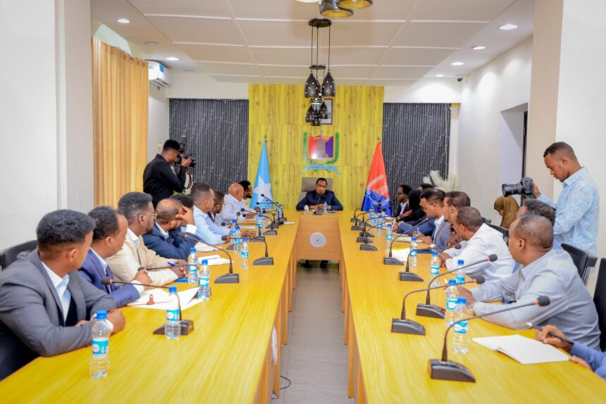 Mogadishu Mayor Chairs Strategic Meeting to Strengthen Capital's Security