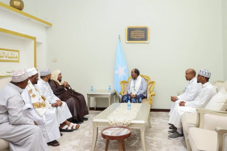 President Hassan Sheikh Mohamud Receives Prominent Scholar Sheikh Abdirashid Ali Sufi for National Consultations