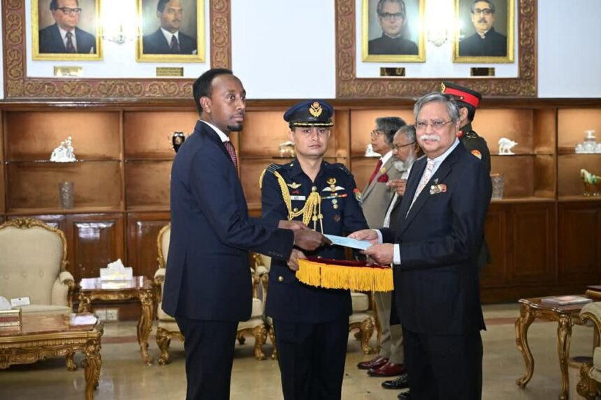 Somalia’s Non-Resident Ambassador Presents Credentials to President of Bangladesh
