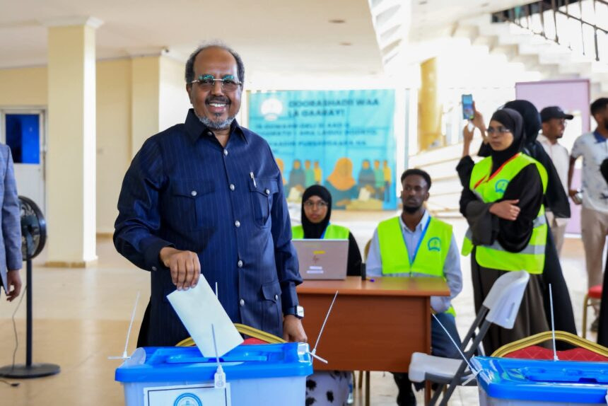 President Hassan Sheikh casts his vote at the Warta-Nabada district