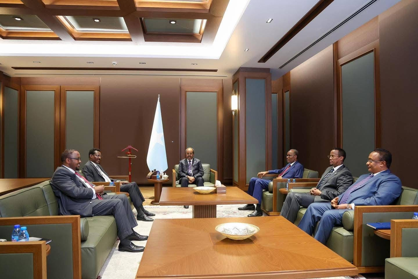 President Hassan Sheikh Holds Consultative Meeting with Federal Member State Leaders and Banadir Governor