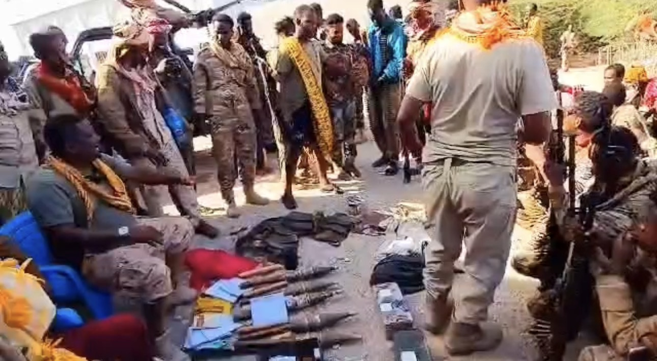 Somali National Army Uncovers Al-Shabaab Terrorist’s Hidden Weapons Caches in Lower Shabelle