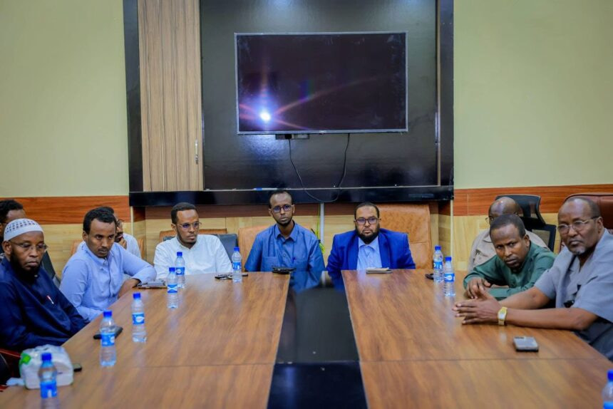 Minister of Commerce Holds High-Level Talks with Mogadishu Business Community; Pledges Support for Industrial Growth