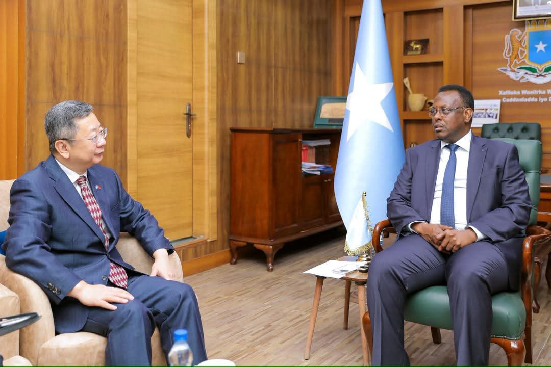 Chinese Ambassador Pays Courtesy Visit to Ministry of Justice, Reaffirming Support for Somalia’s Sovereignty and Judicial Reform