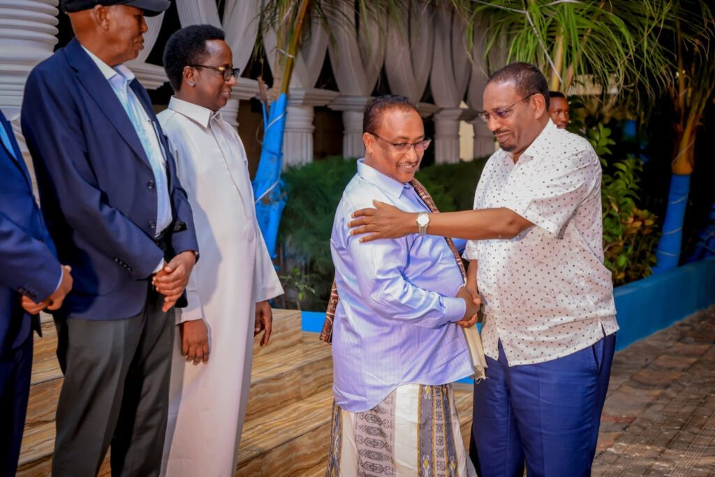 Mogadishu Mayor Hosts Kenyan MP Farah Maalim in High-Level Reception