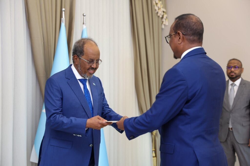 Somali President Receives Credentials of New Djiboutian Ambassador