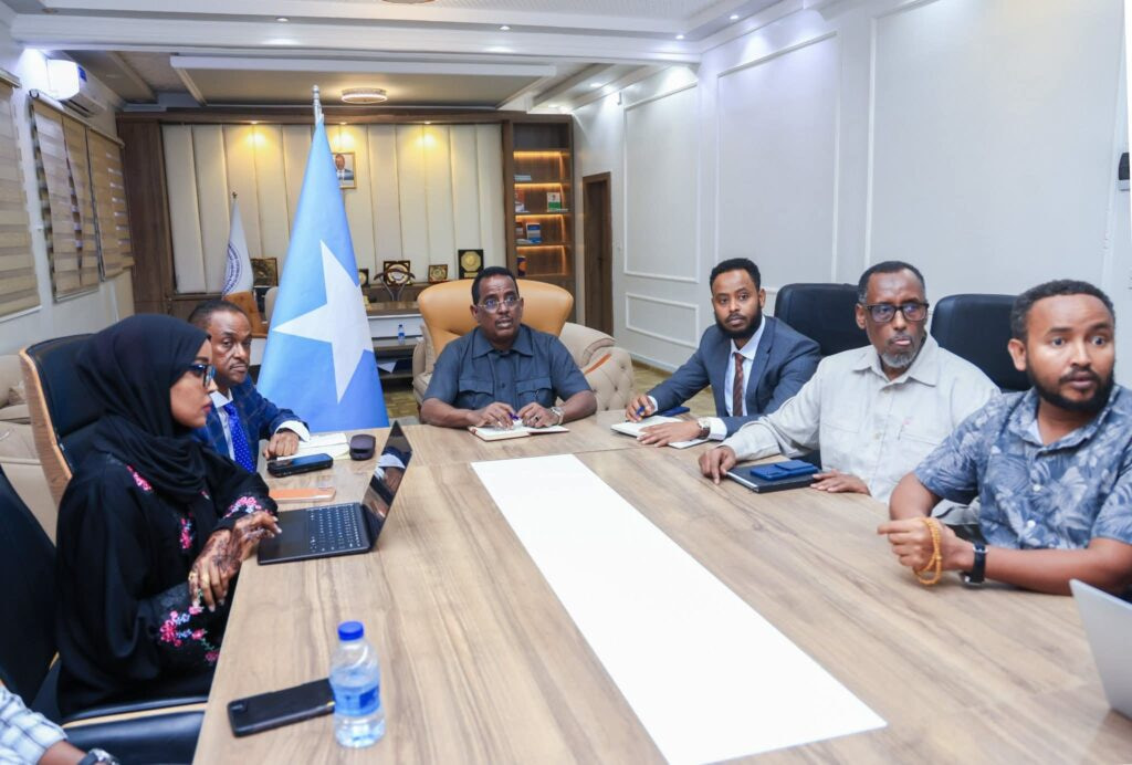 Interior Minister Chairs Meeting on Banadir District Councils Bill