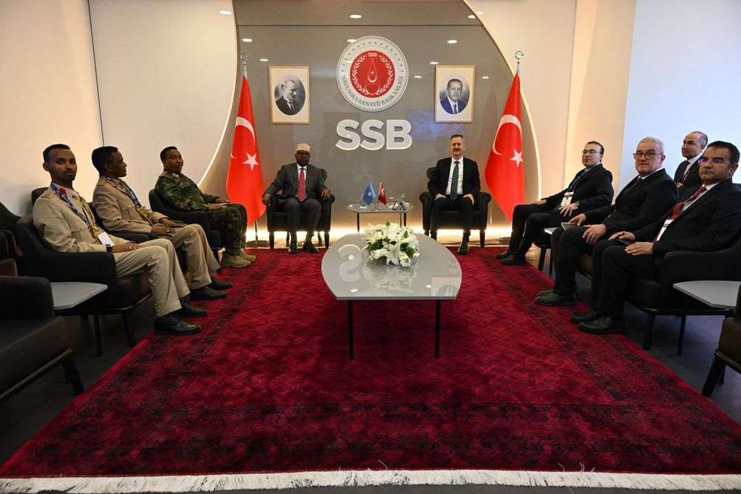 Minister of Defense Ahmed Moallim Fiqi Meets Turkish Defense Industry President at SAHA EXPO 2026