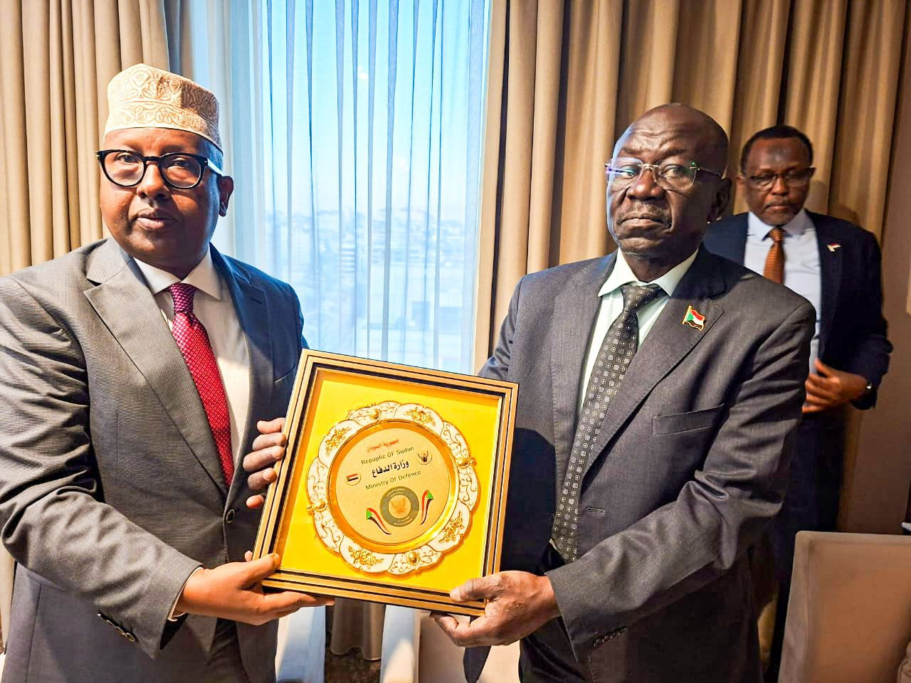 Somali Defense Minister Meets Sudanese Counterpart for Security Talks at SAHA EXPO in Istanbul