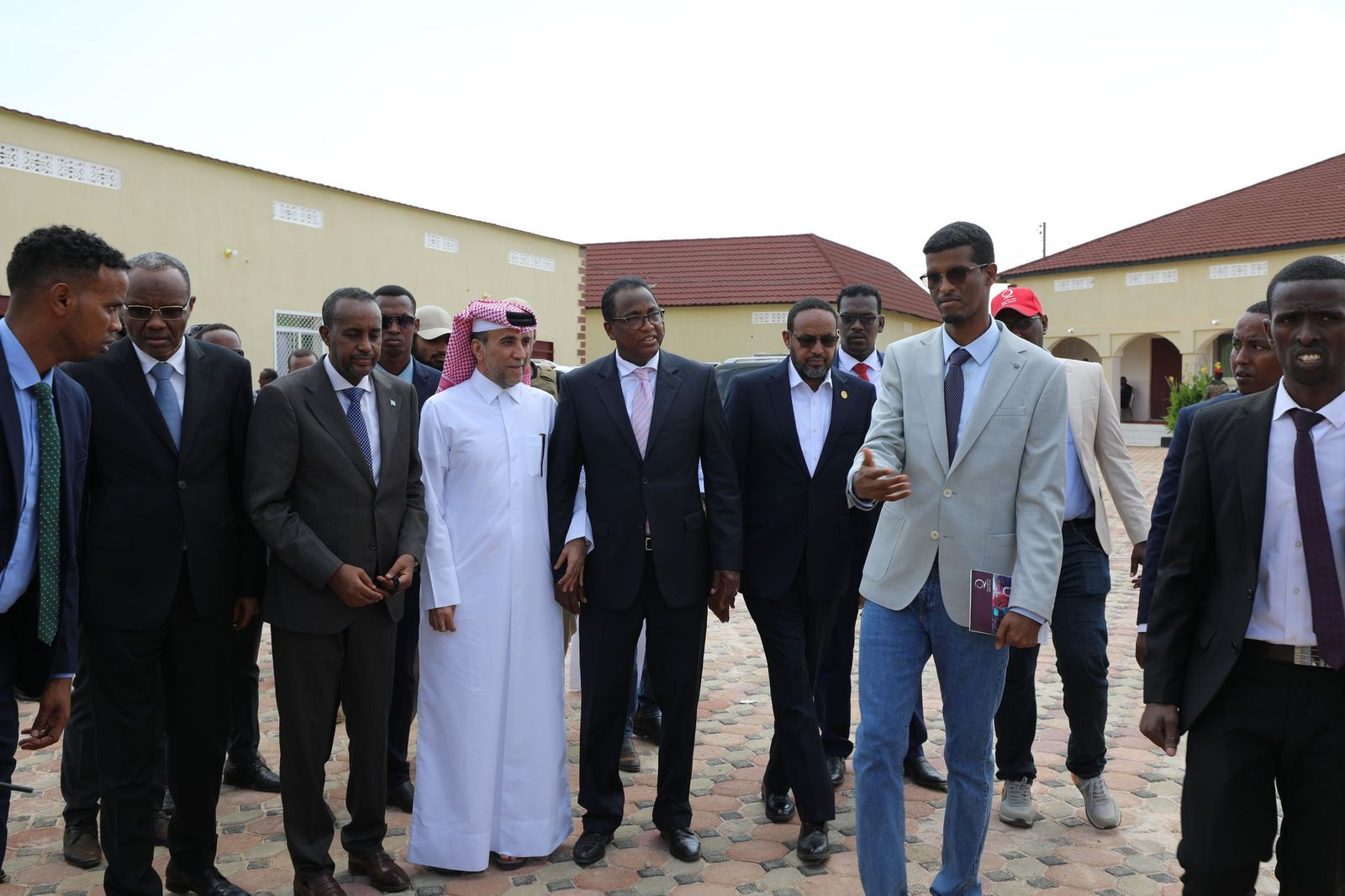 Ra"iisul wasaaraha dalka oo amaanay mashaariicda horumarineed ee hay"adda Qatar Charity ay ka fulinayso dalka+sawirro