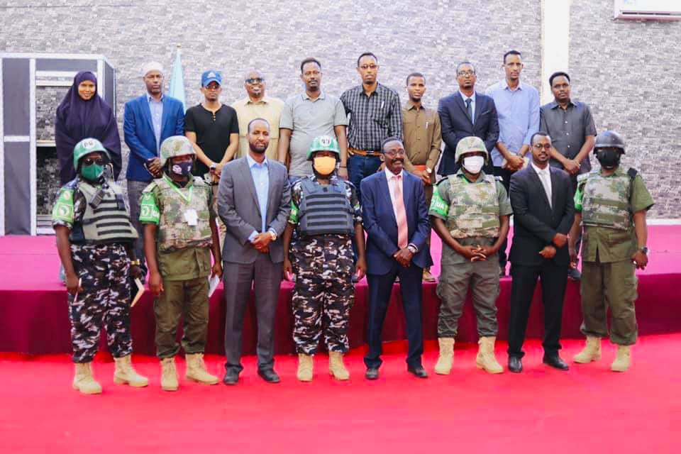 Saraakiil ka tirsan Booliska Amisom oo booqday xarunta doorashada Jubaland
