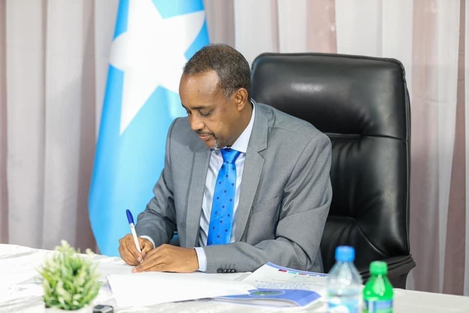 Ra’iisul wasaaraha XFS oo soo dhaweyay aqbalaadda madaxweynaha ee shaqo ka joojinta agaasimihii hore ee NISA Fahad Yaasiin