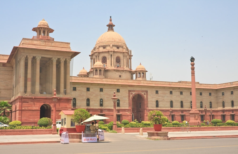 Hindiya oo ka noqotay dharciyo dhinaca beeraha ah oo dhaliyay muran xoogan
