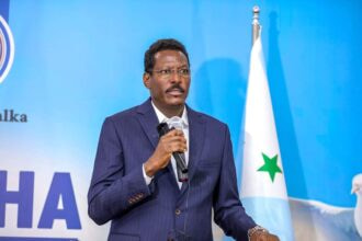 Madaxweynaha Galmudug oo shir dib u heshiisiineed u furay beelihii Galgaduud ku dagaalamay