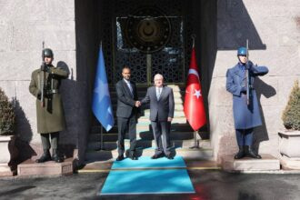Wasiirka gaashaabdhiga XFS oo kulan la qaatay dhiigiisa Turki