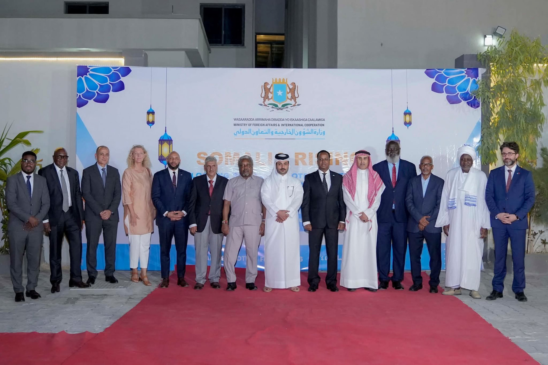 Wasiirka Arrimaha Dibadda oo afur u sameeyay Danjirayaal iyo wakiillo kale