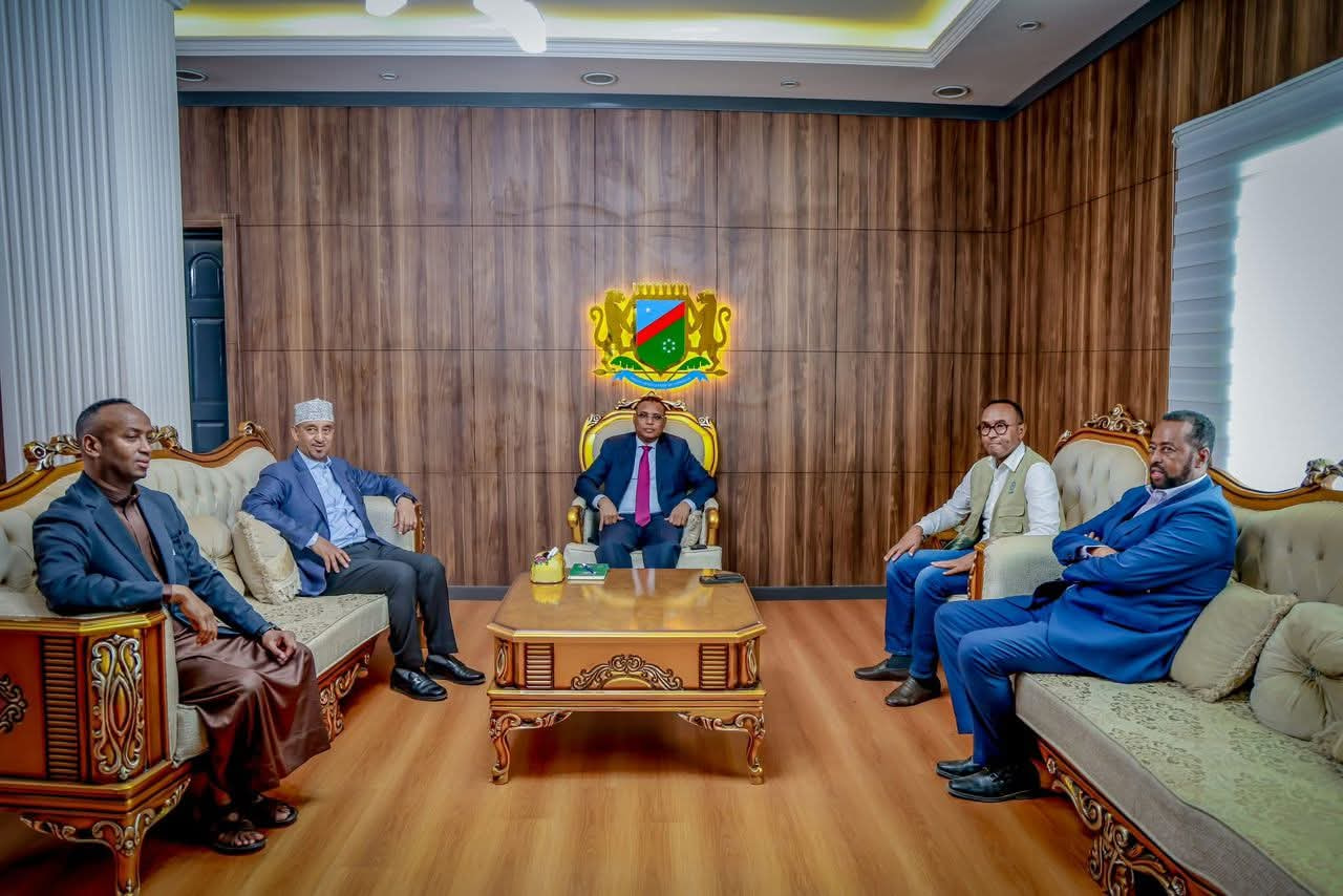 Hoggaamiyaha Koonfur Galbeed oo Madaxtooyada Baydhabo ku qaabilay Guddoomiyaha Hay’adda SODMA
