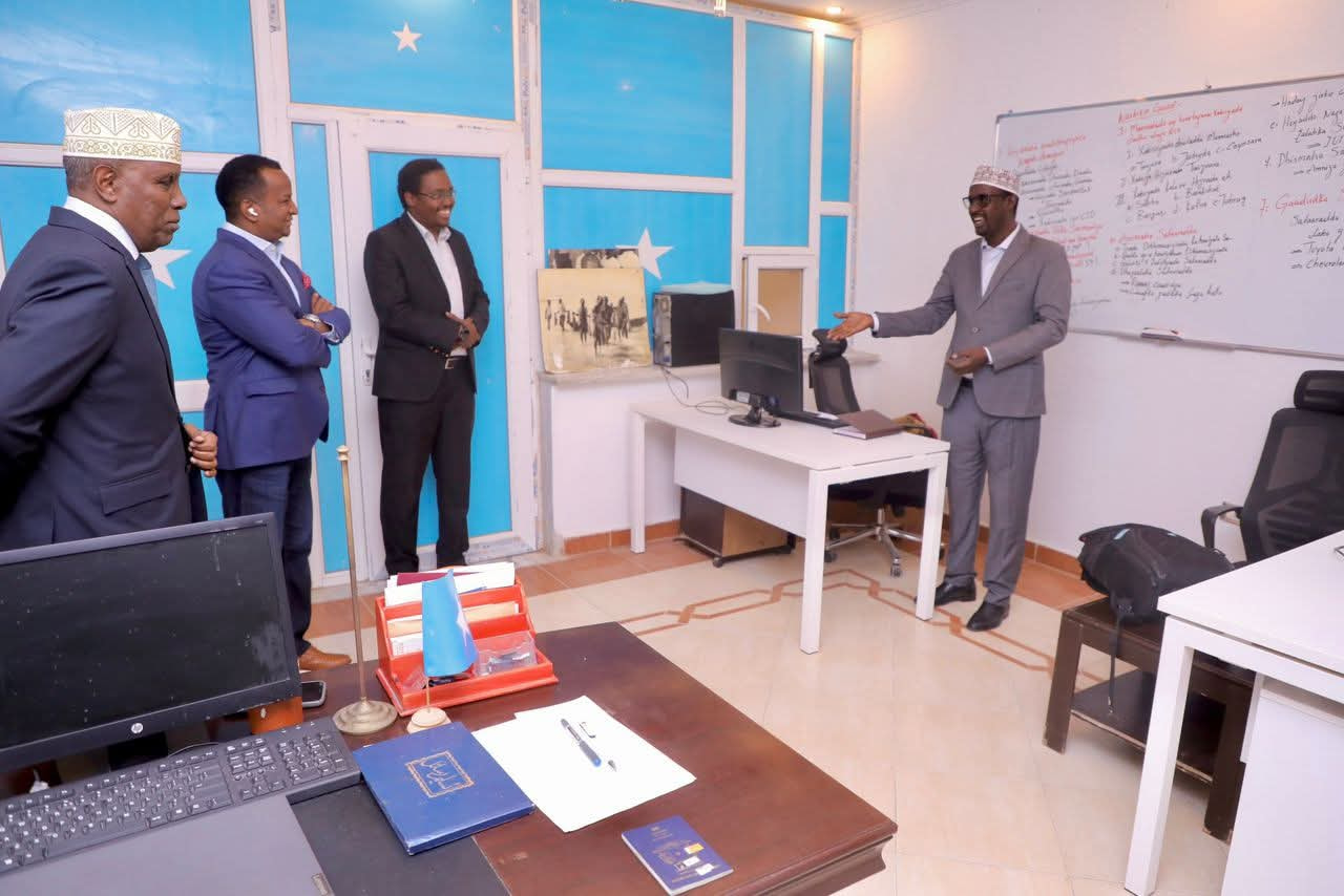Wasiirka arrimaha dibada oo kormeeray dhismaha safaaradda Soomaaliya ee Tripoli