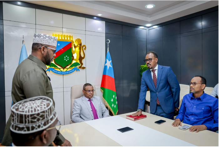 Hoggaamiyaha KMG ah ee Koonfur Galbeed oo ka qeybgalay xaflad lagu dhaariyay Wasiirka cusub ee Amniga Gudaha