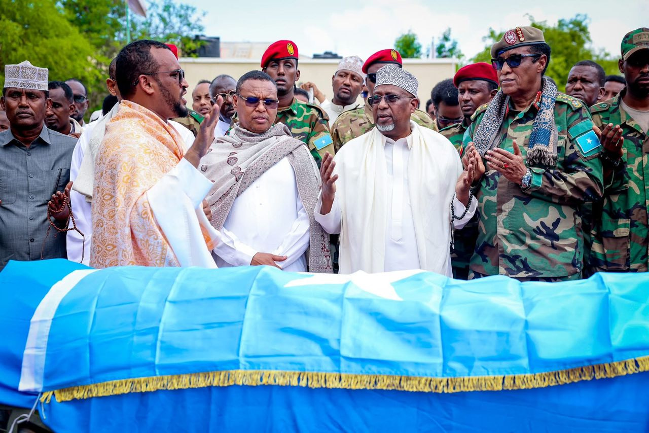 Guddoomiyaha Baarlamaanka oo ka qaybgalay Aas Qaran oo loo sameeyay saraakiil shalay ku shahiidday dagaal ka dhacay duleedka Baydhabo