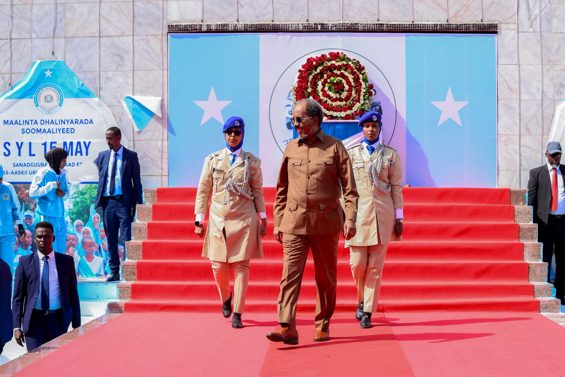 MADAXWEYNE XASAN SHEEKH OO UBAX DHIGAY TAALLADA SYL