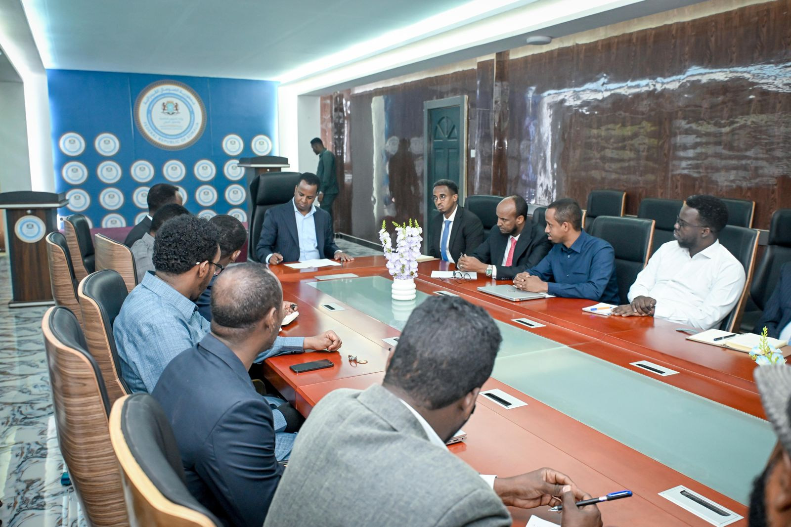 Wasiirka Arrimaha Dibadda oo La Kulmay Agaasimeyaasha Waaxyaha Wasaaradda