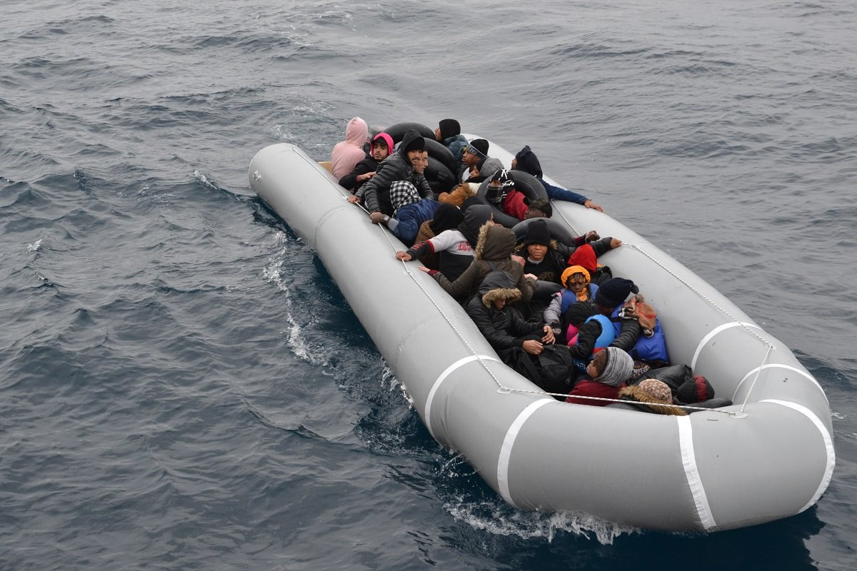 Turkish coast guard hold 50 EU-bound migrants off İzmir coast