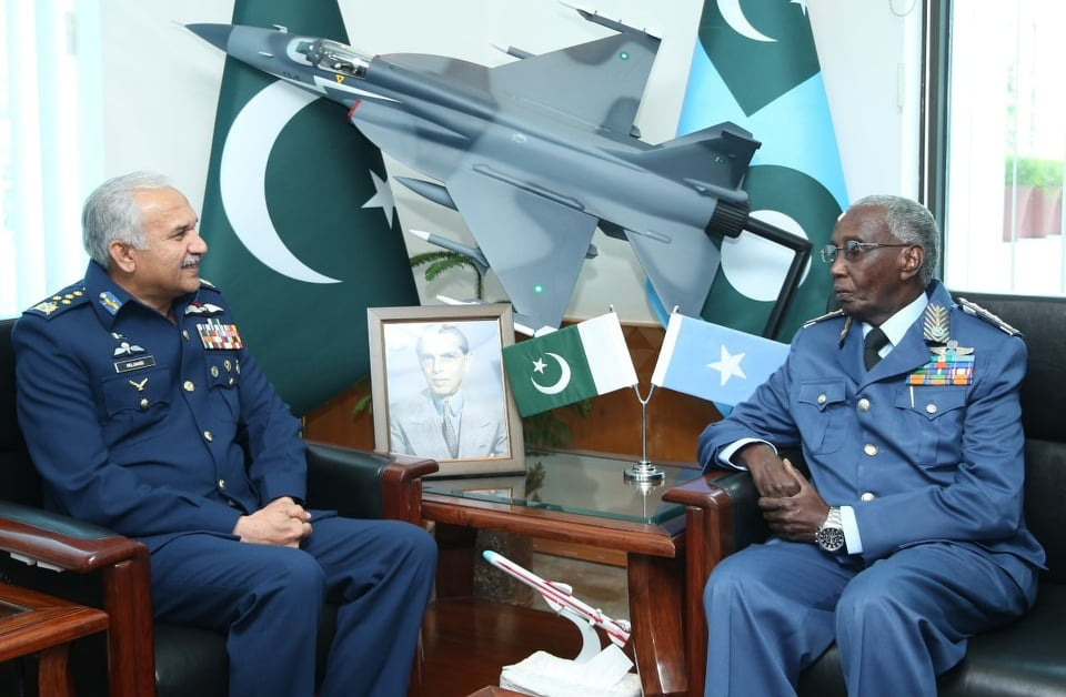 Pakistan offers support to Somalia for military training