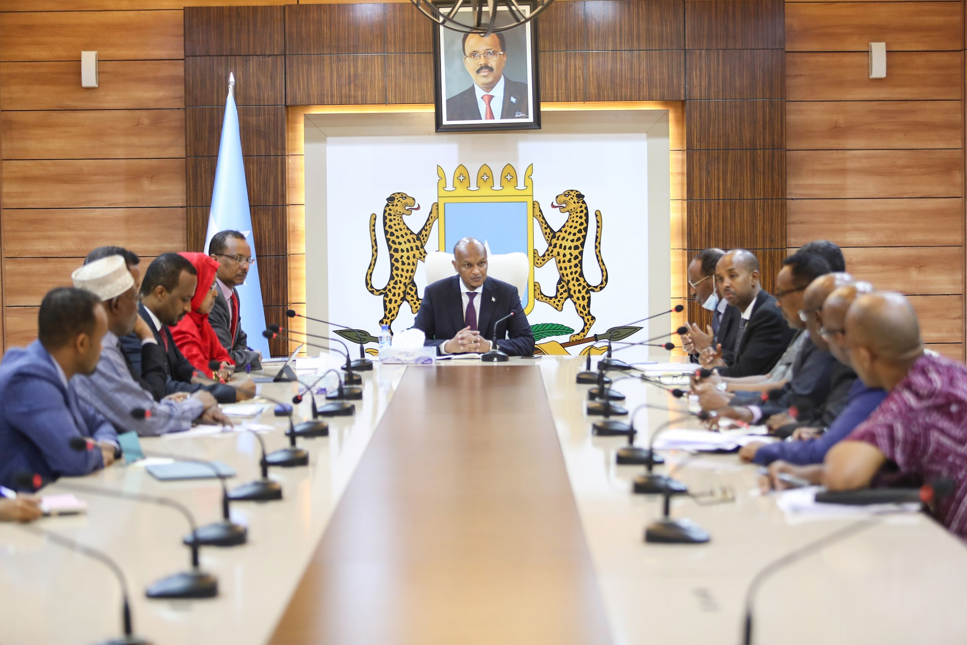 Care Taker Prime Minister meets with economic experts