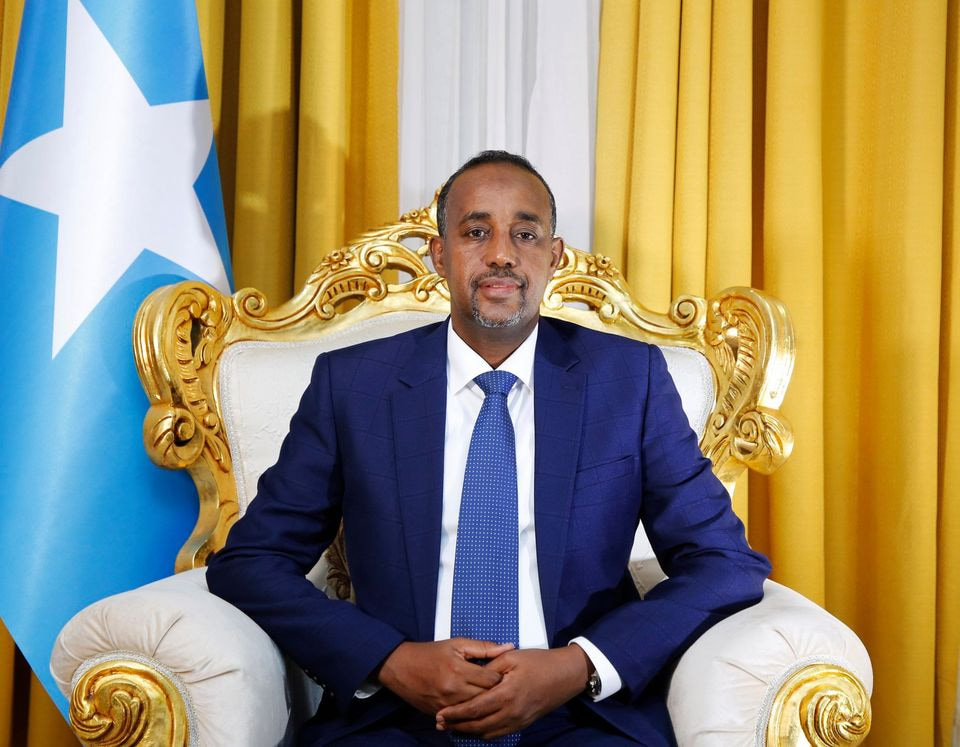 The New Prime Minister requests the vote of confidence from the Parliament