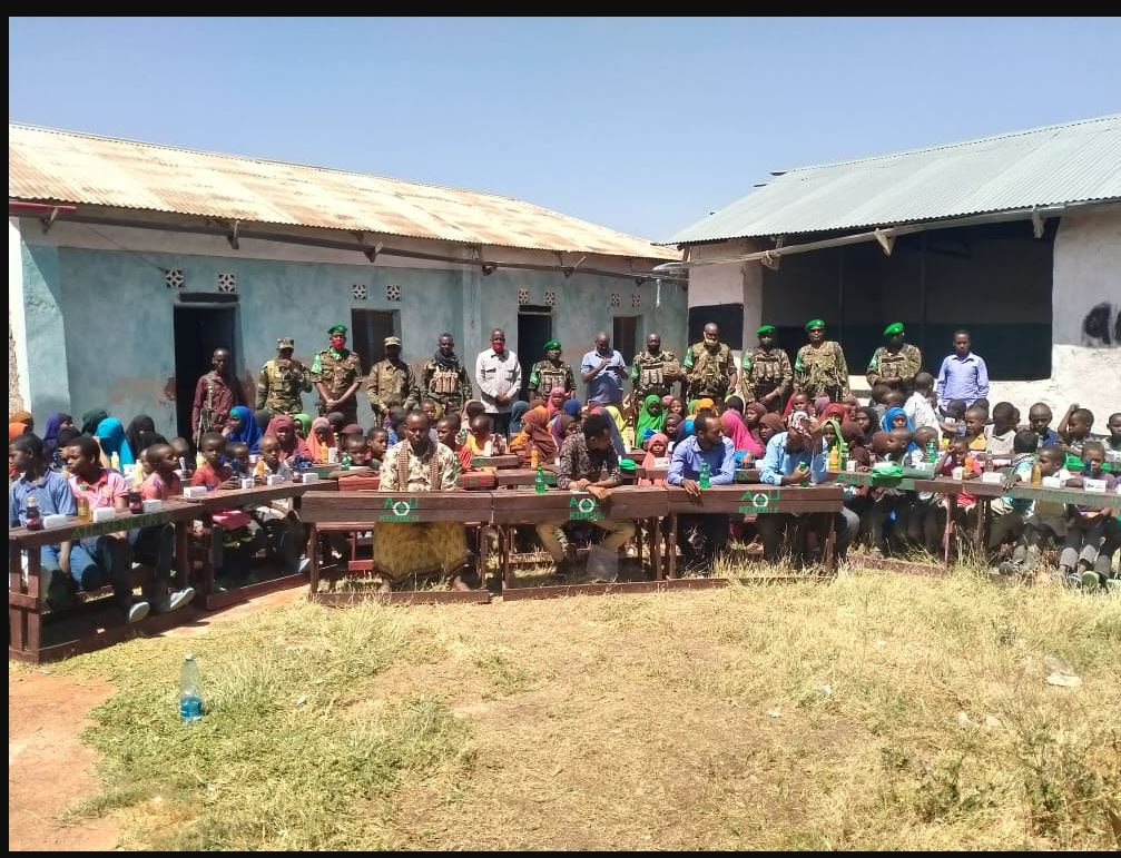 AMISOM donates desks, food and medical supplies to residents of Elwak town in Somalia’s Gedo region