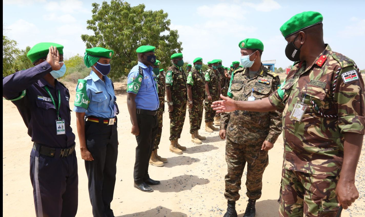 New AMISOM Deputy Force Commander tours Dhobley and Kismayo