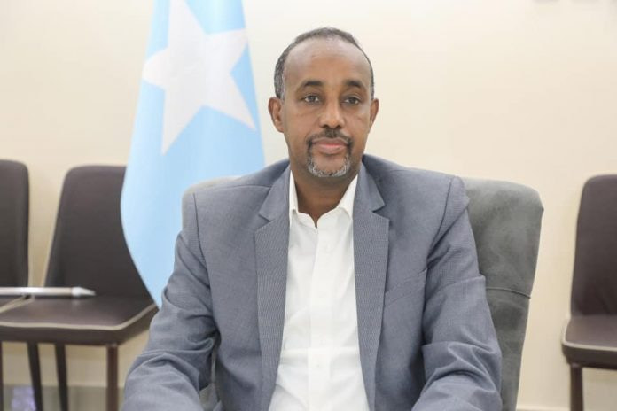 Prime Minister Rooble meets with business people in Mogadishu