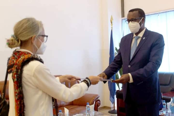 State Minister for Foreign Affairs receives a copy of the credentials of the EU Ambassador to Somalia